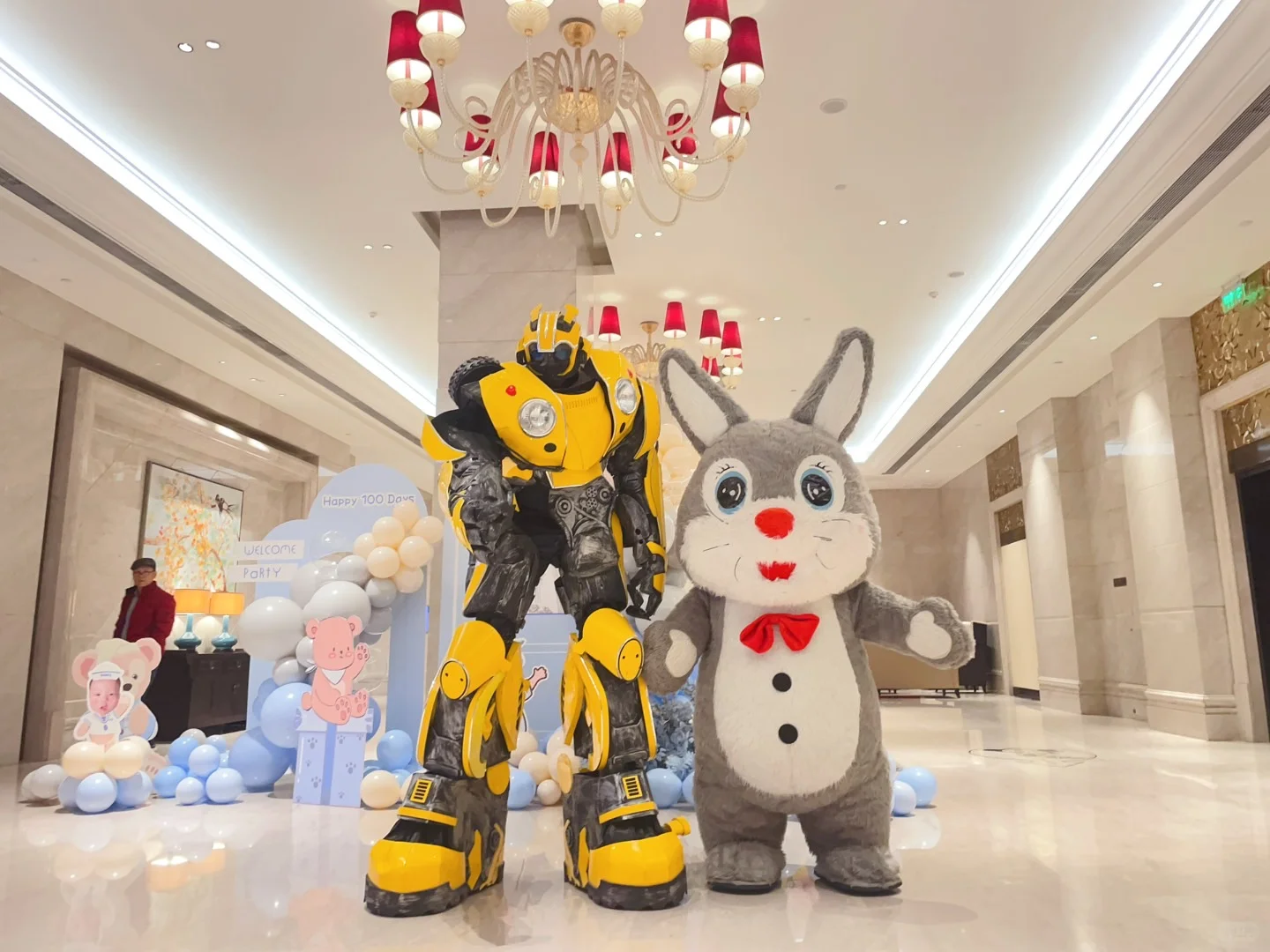 承接西北景区各类演绎节目 变形金刚等