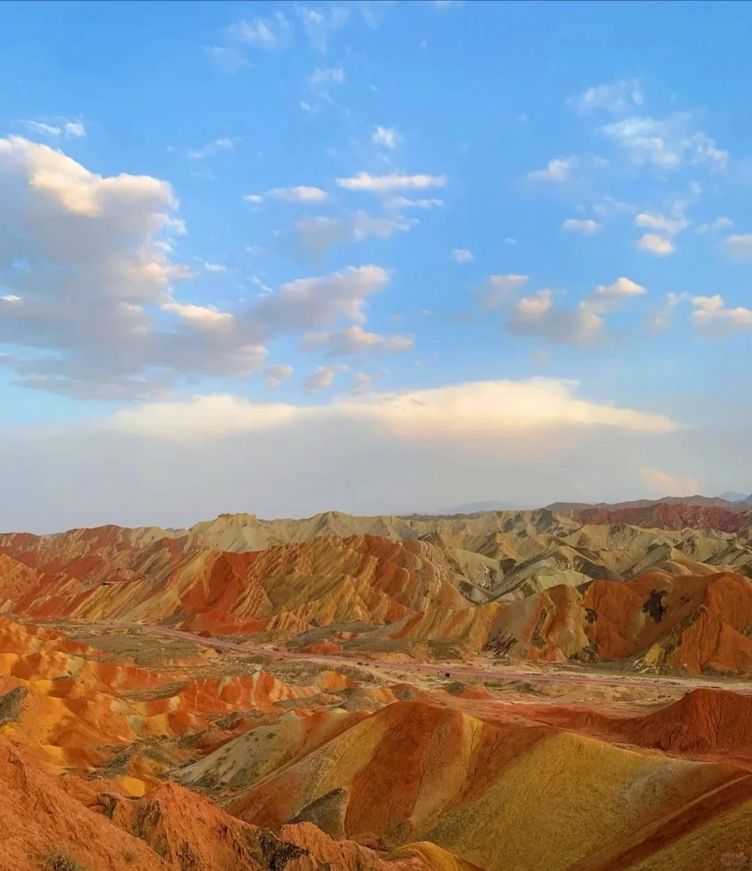 平山湖大峡谷：时光的雕刻大师⏳