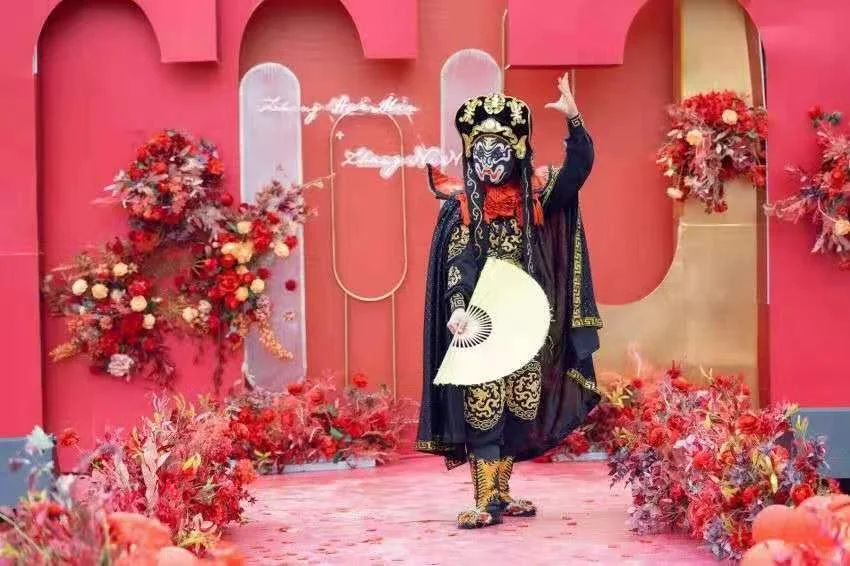 承接西北景区各类演绎节目 变形金刚等