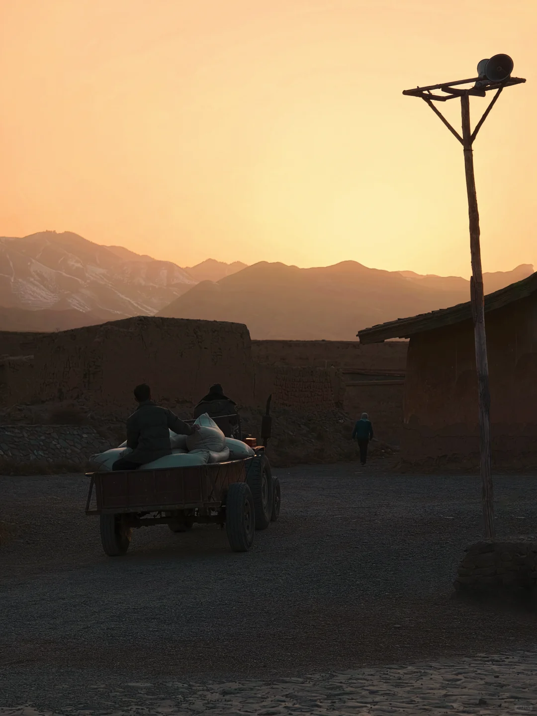 这里满足我对 一片孤城万仞山的一万种想象