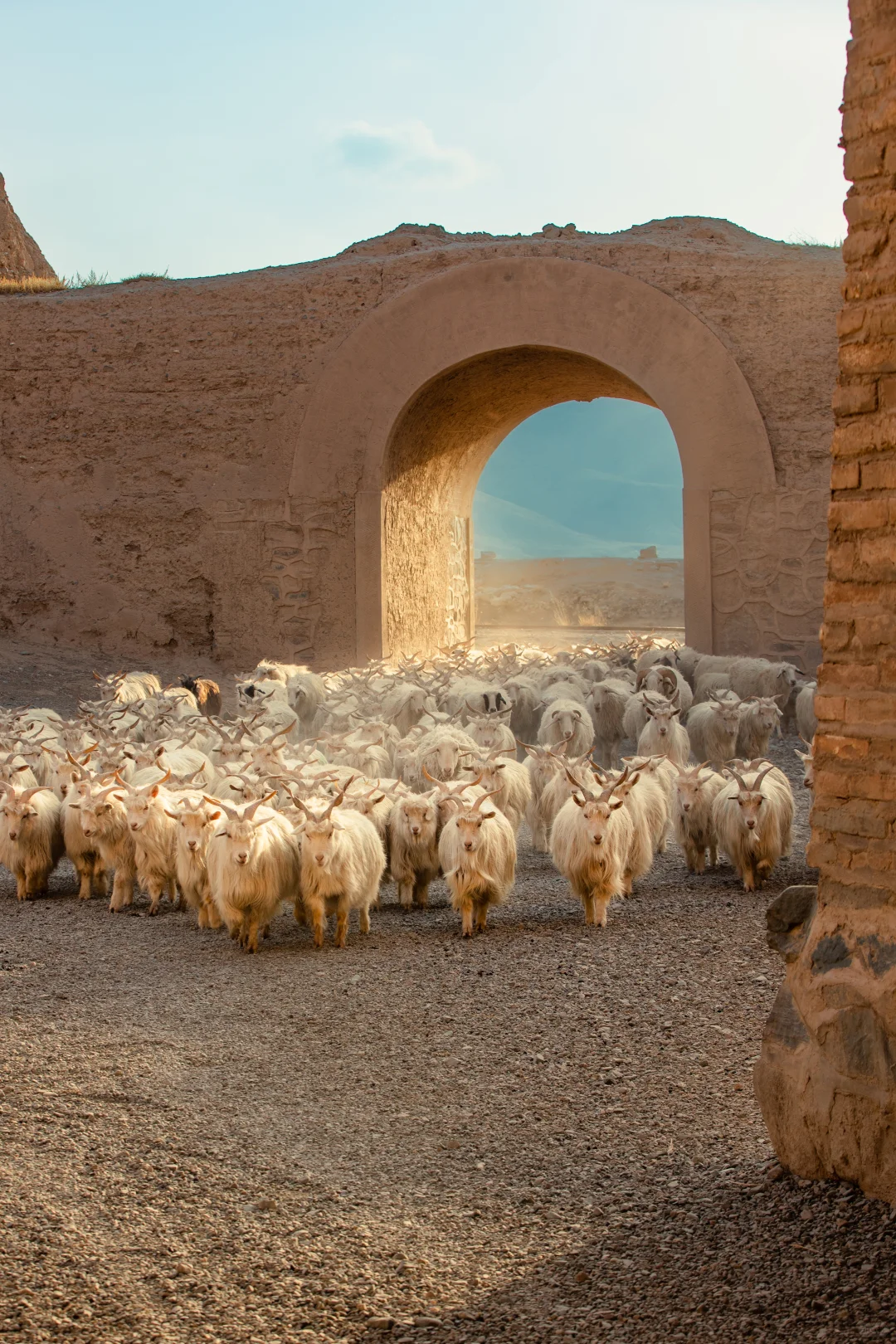这里满足我对 一片孤城万仞山的一万种想象