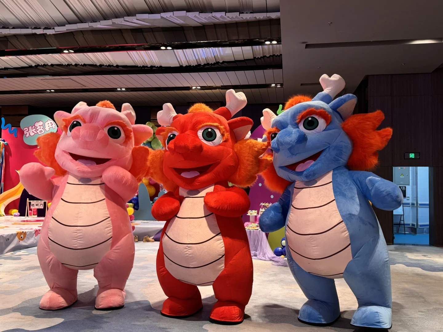 承接西北景区各类演绎节目 变形金刚等