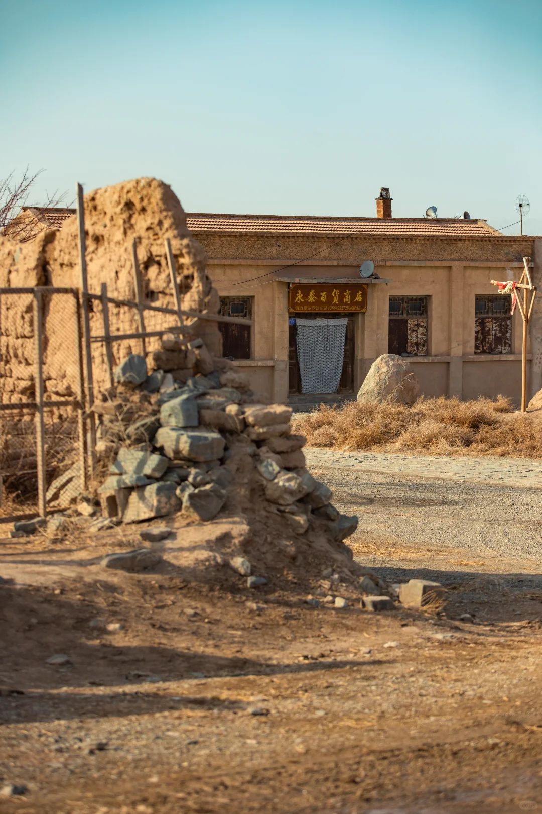 这里满足我对 一片孤城万仞山的一万种想象