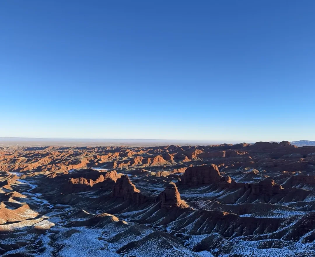 平山湖大峡谷：自然的时光长廊🏞️
