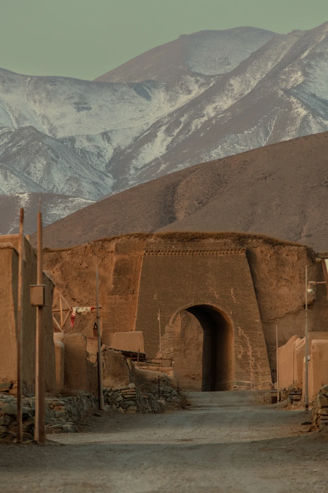 这里满足我对 一片孤城万仞山的一万种想象