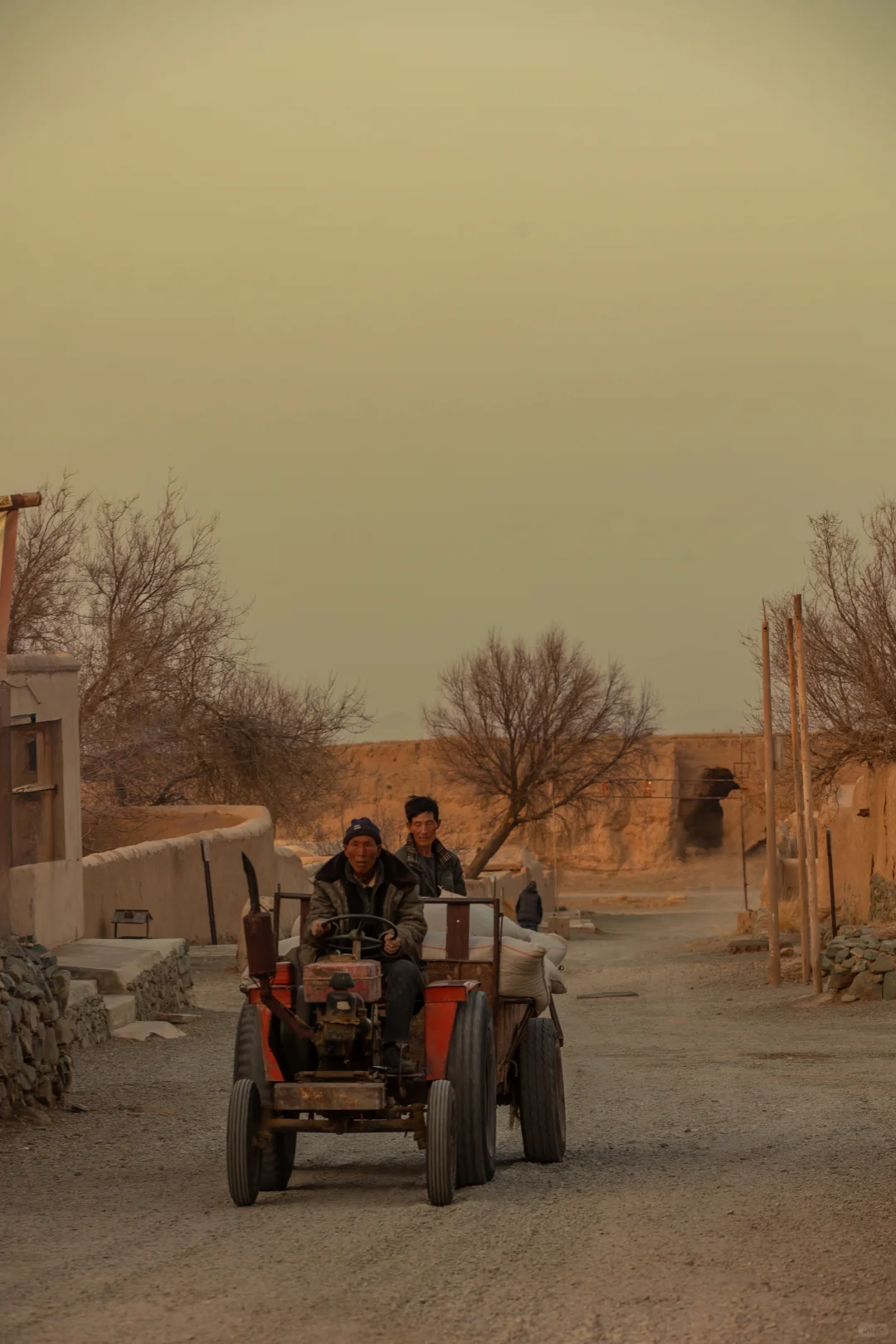 这里满足我对 一片孤城万仞山的一万种想象