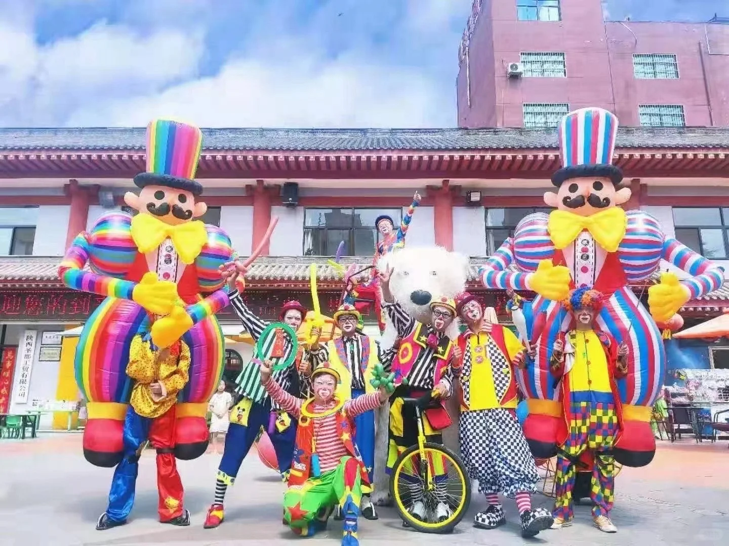 承接西北景区各类演绎节目 变形金刚等