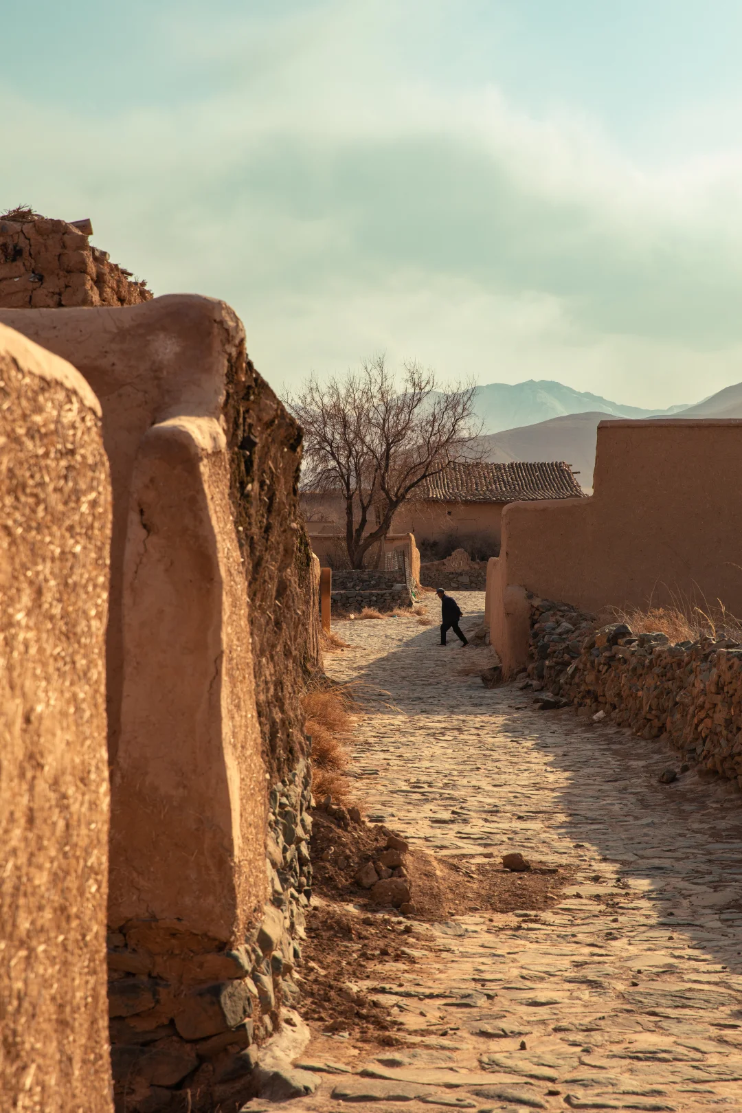 这里满足我对 一片孤城万仞山的一万种想象