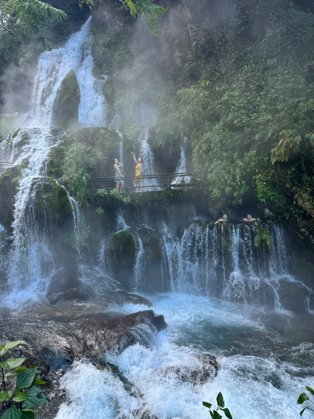 亲眼见到才相信😭世上真有流着温泉的瀑布♨️