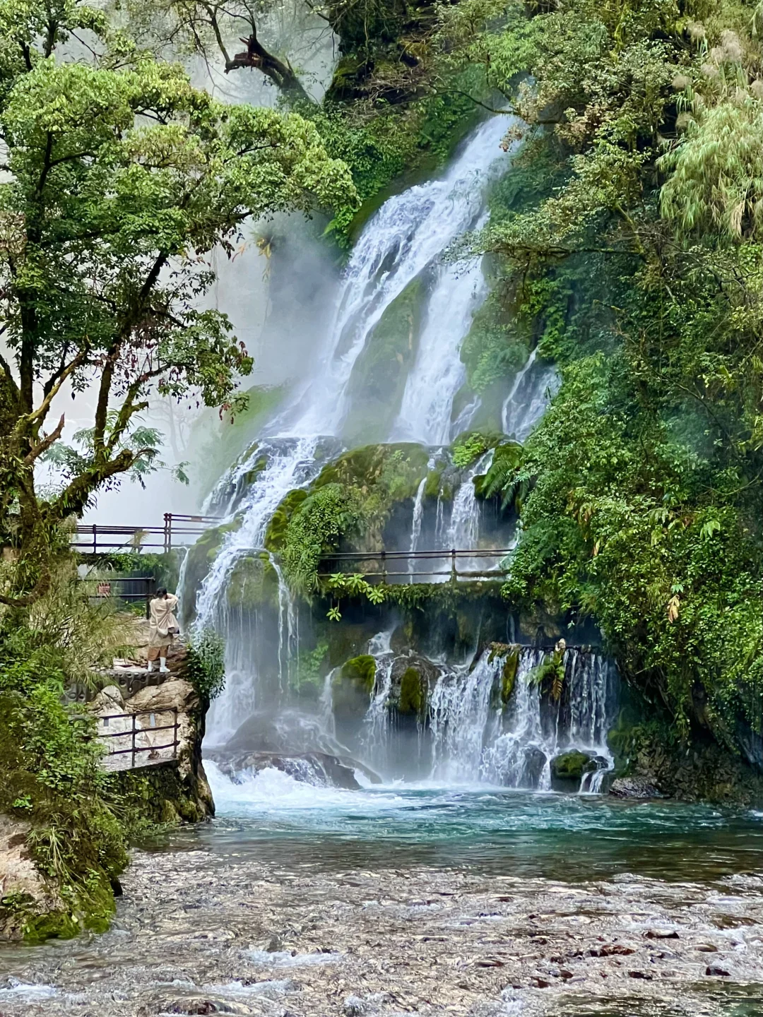 亲眼见到才相信😭世上真有流着温泉的瀑布♨️