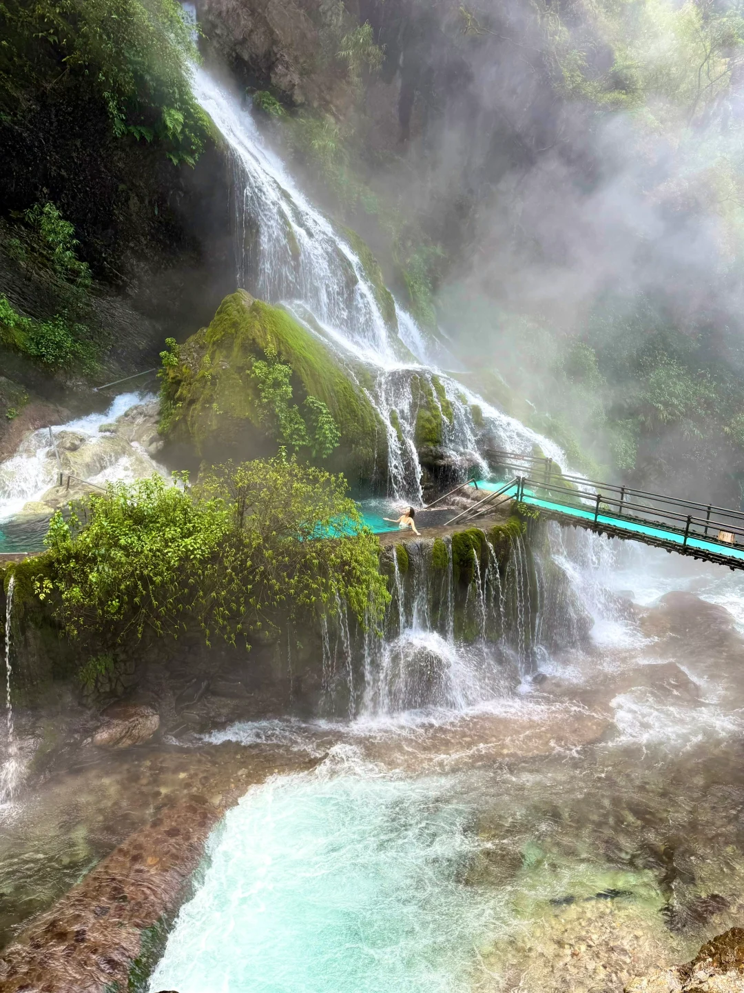 亲眼见到才相信😭世上真有流着温泉的瀑布♨️