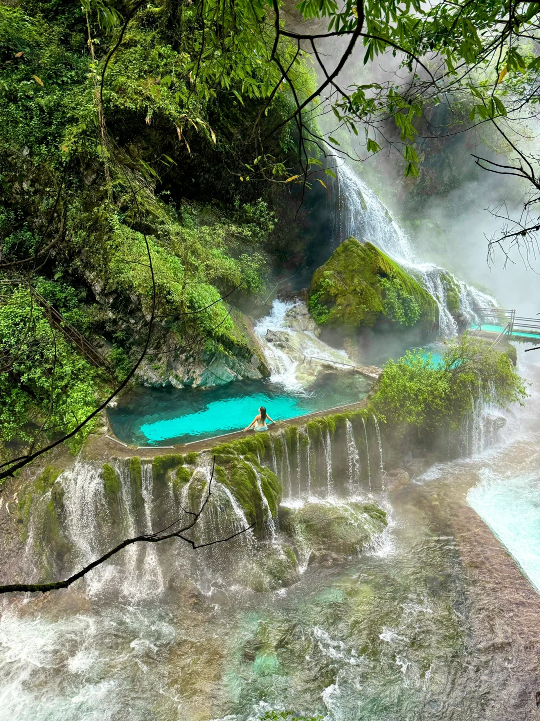 亲眼见到才相信😭世上真有流着温泉的瀑布♨️