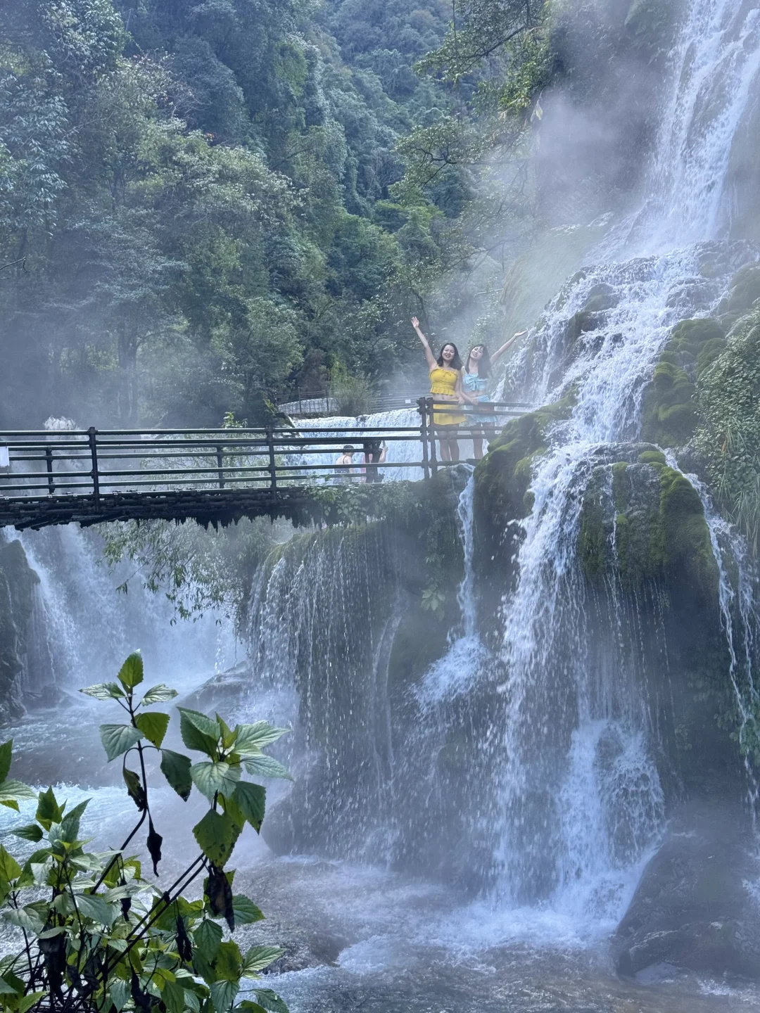 亲眼见到才相信😭世上真有流着温泉的瀑布♨️
