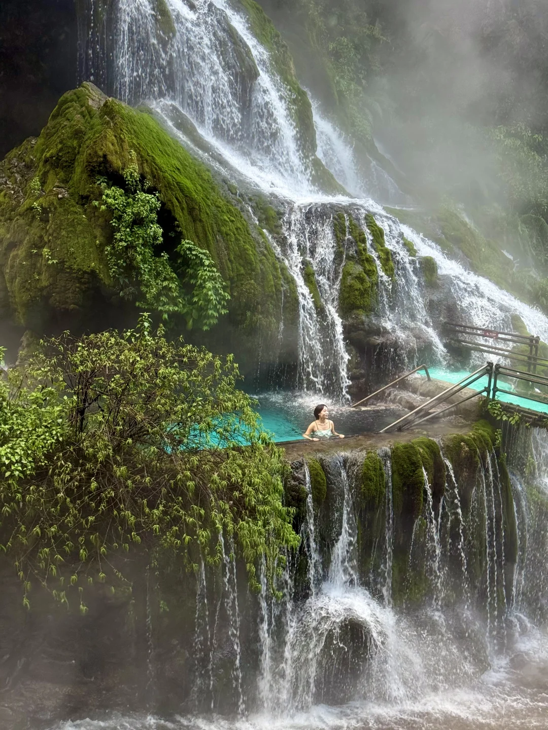 亲眼见到才相信😭世上真有流着温泉的瀑布♨️