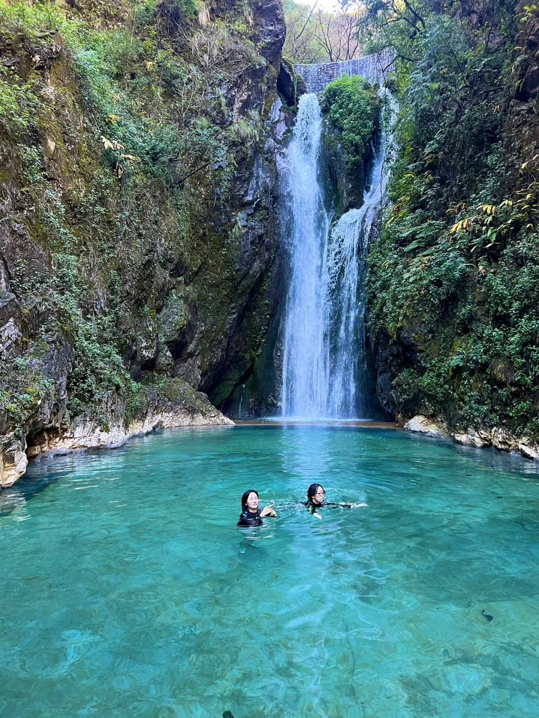 亲眼见到才相信😭世上真有流着温泉的瀑布♨️