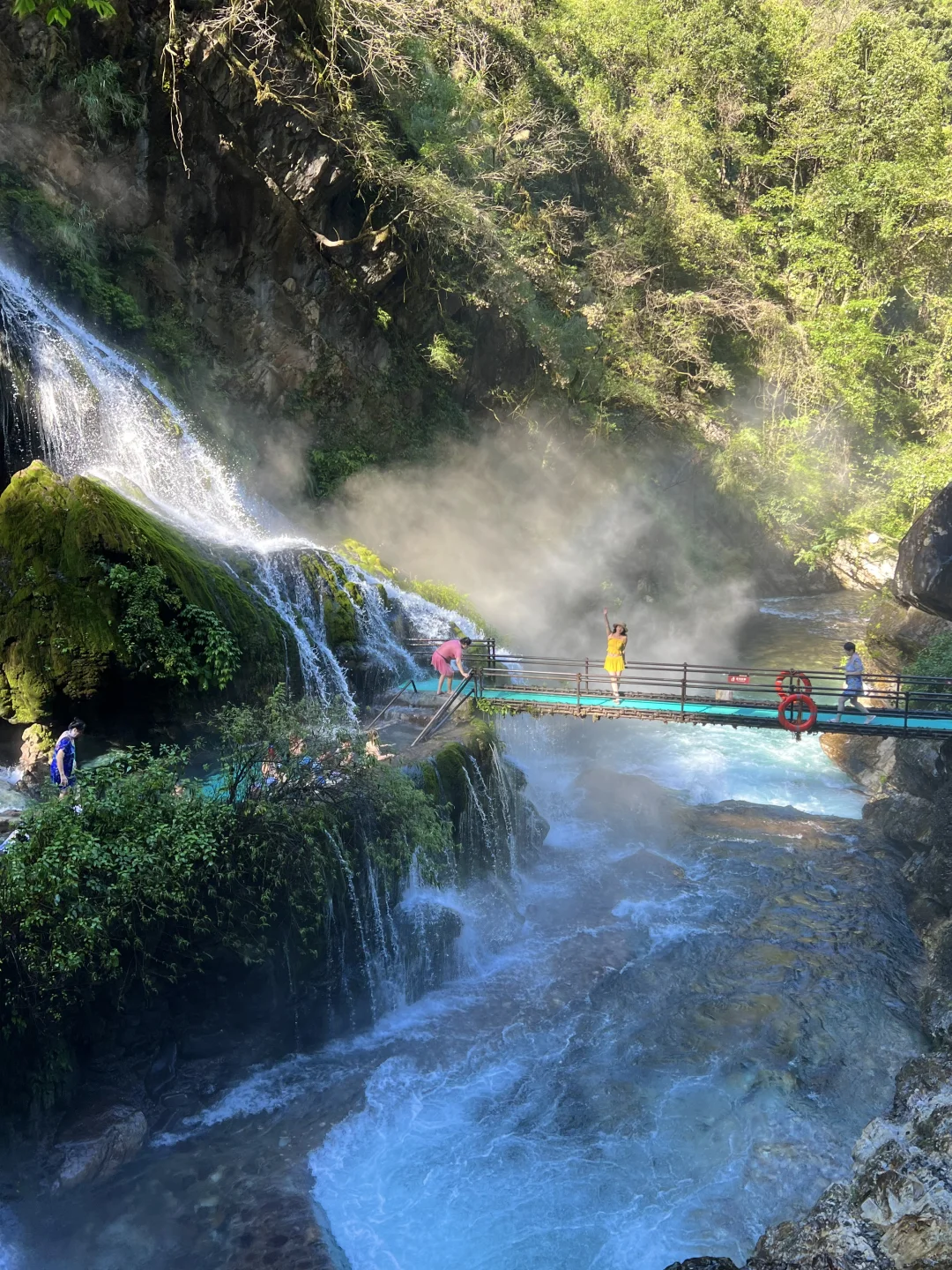 亲眼见到才相信😭世上真有流着温泉的瀑布♨️