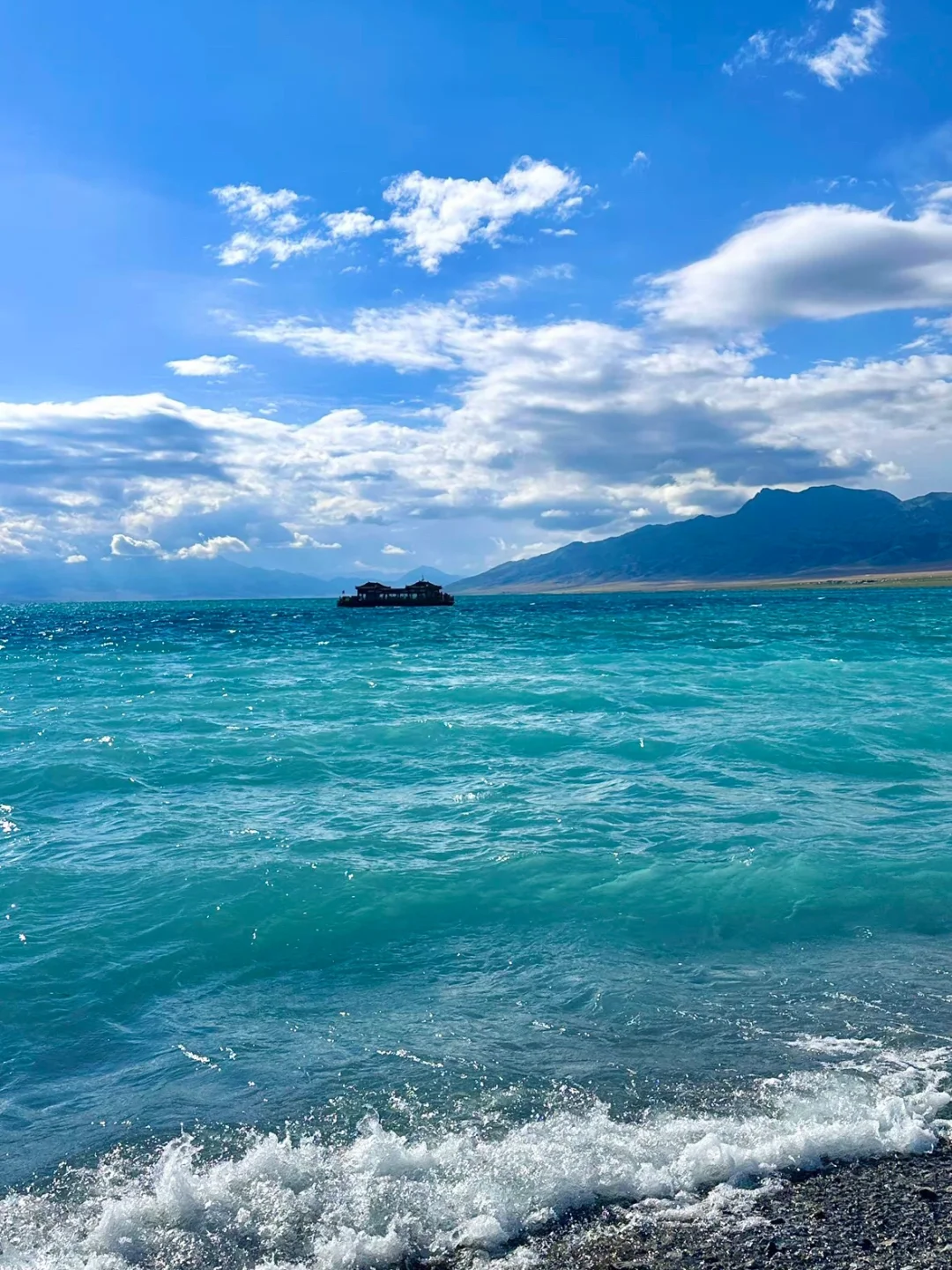 5月赛里木湖现状,简直封神,劝退不了一点….