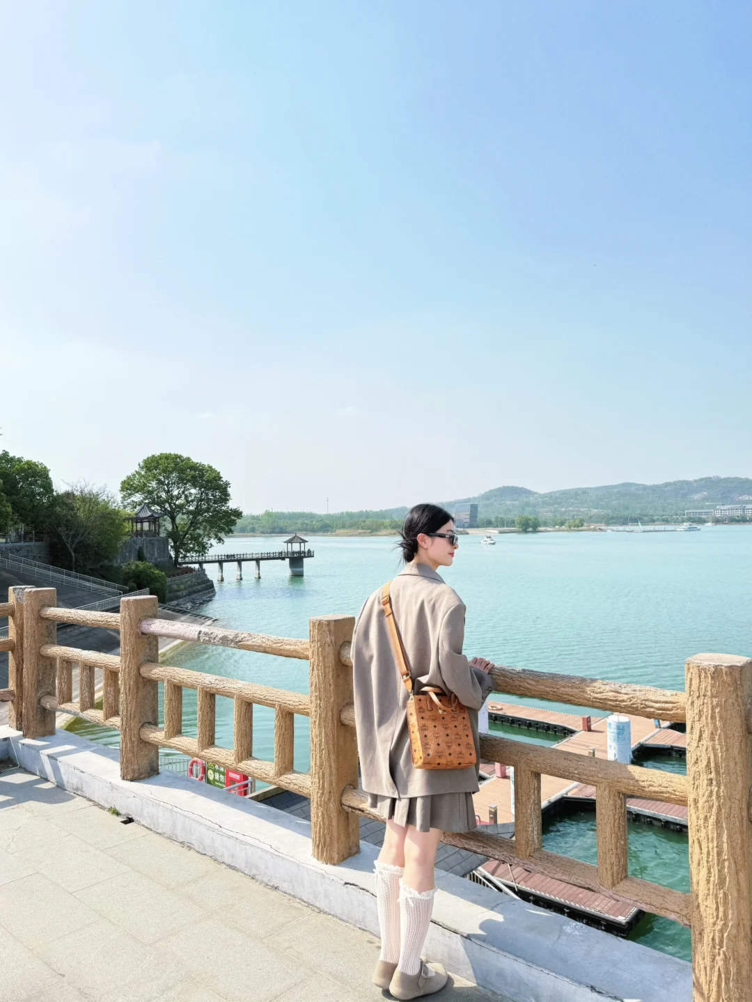 六合金牛湖风景区。