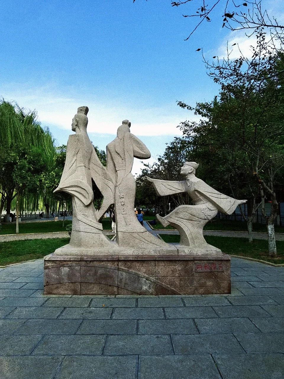 一眼千年，响堂山石窟的 “种草” 魔力