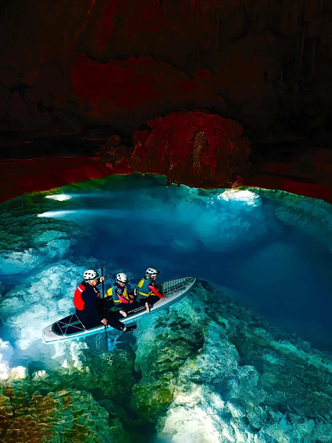 《国家地理》没骗我！这不愧是水溶洞天花板