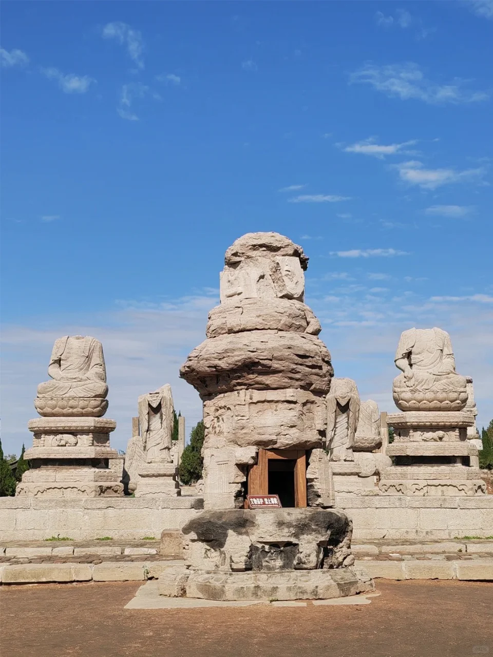 五一反向旅游!响堂山才是真顶流