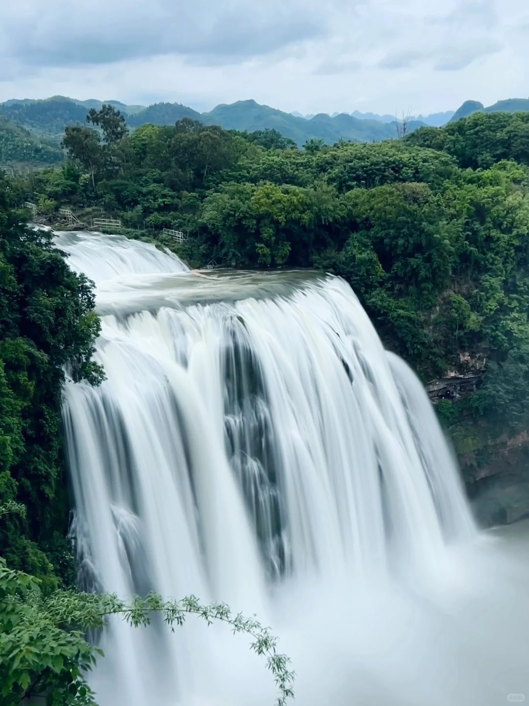 和老公去了贵州的千户苗寨 太震撼了！