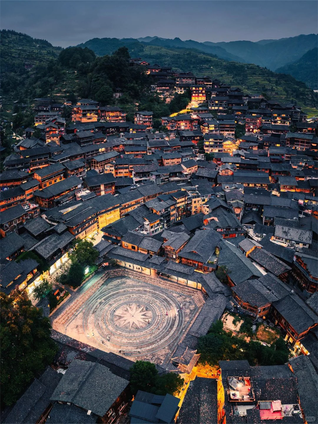 和老公去了贵州的千户苗寨 太震撼了！
