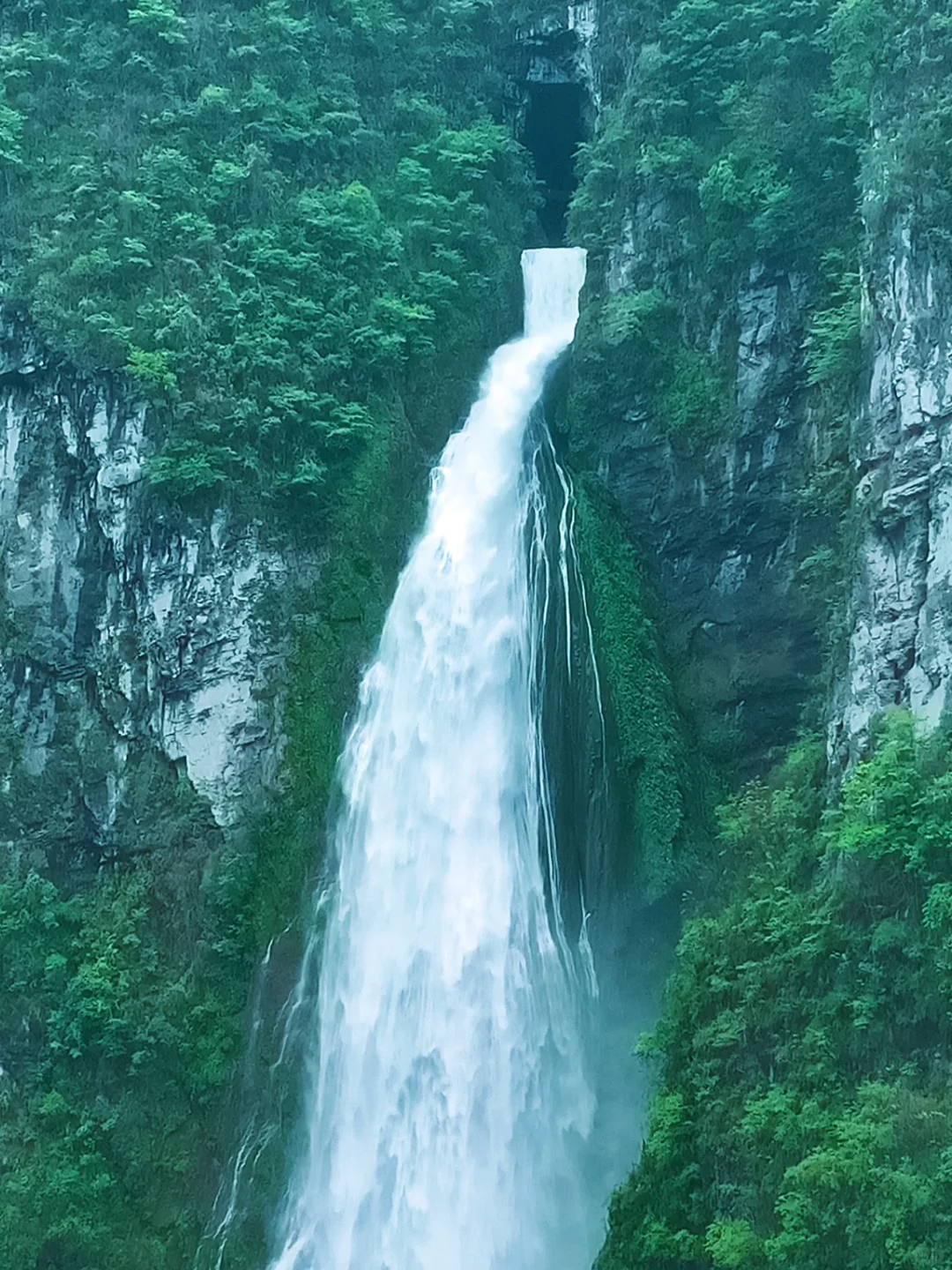 比起张家界，我更爱湘西这个震撼的小众瀑布