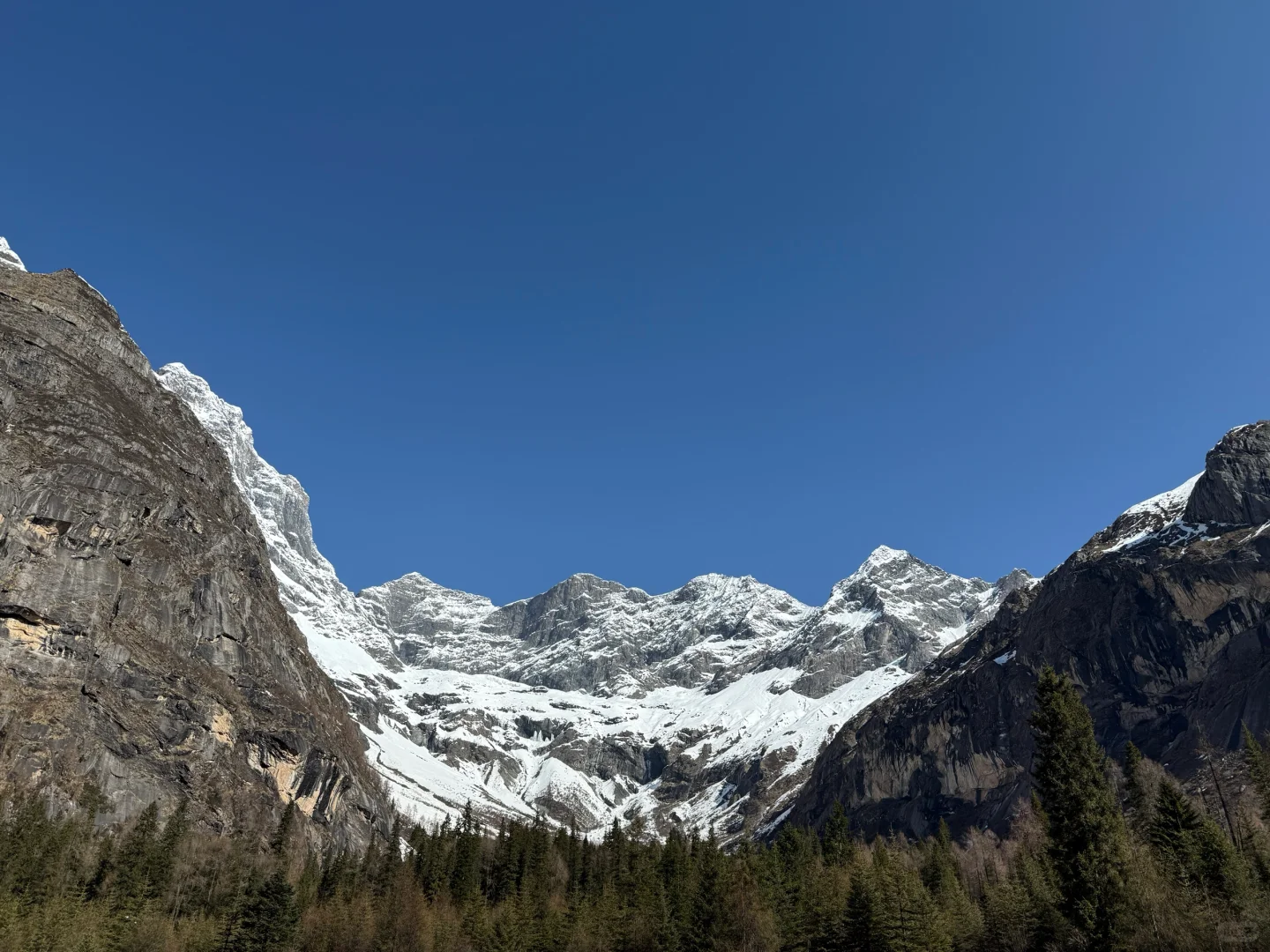 四姑娘山：镜头抓不住的日月同辉