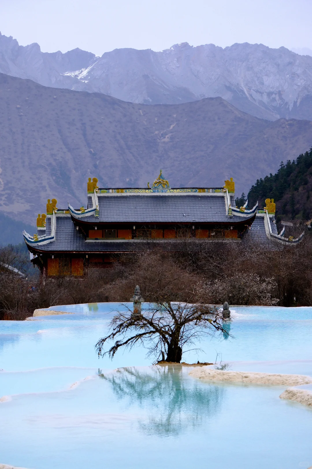 五色湖这阴天都遮挡不住的美貌TAT