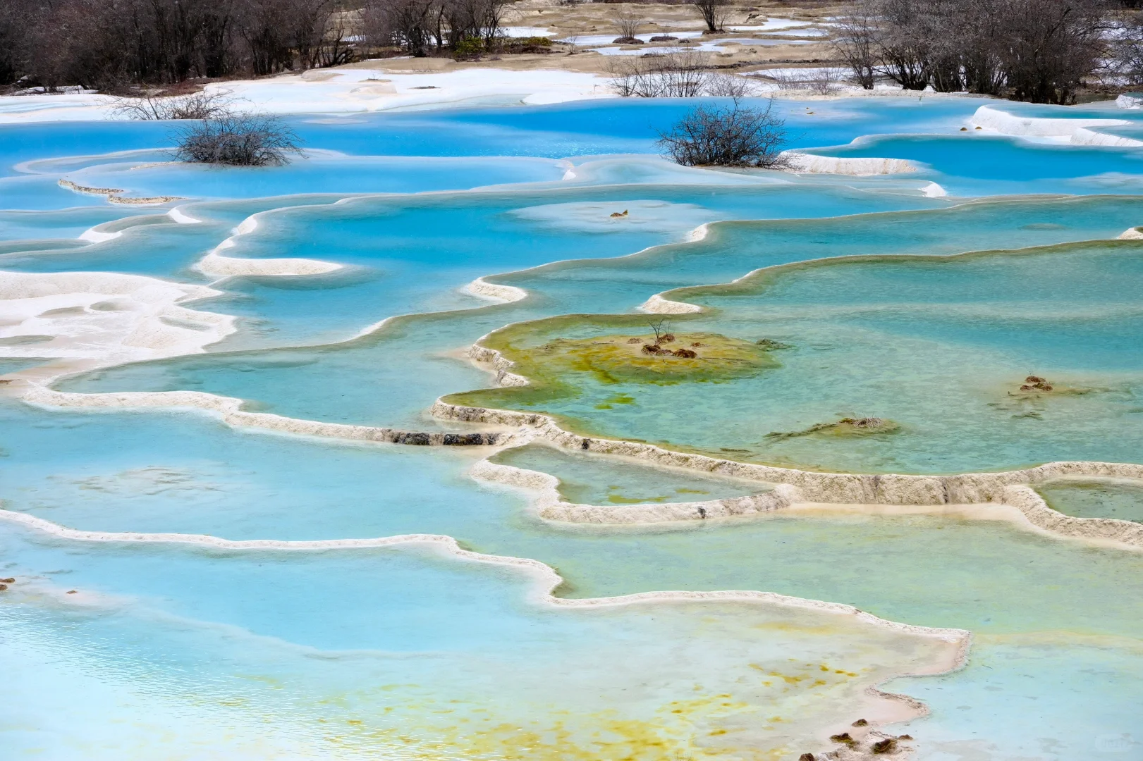 五色湖这阴天都遮挡不住的美貌TAT