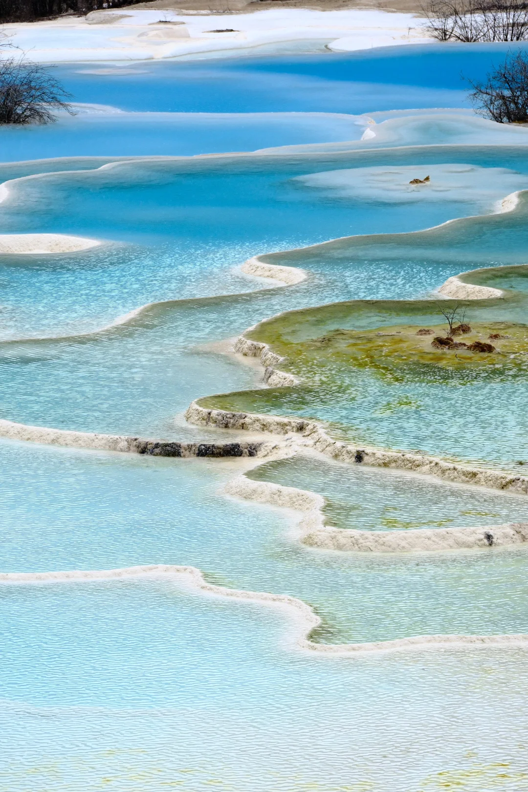 五色湖这阴天都遮挡不住的美貌TAT