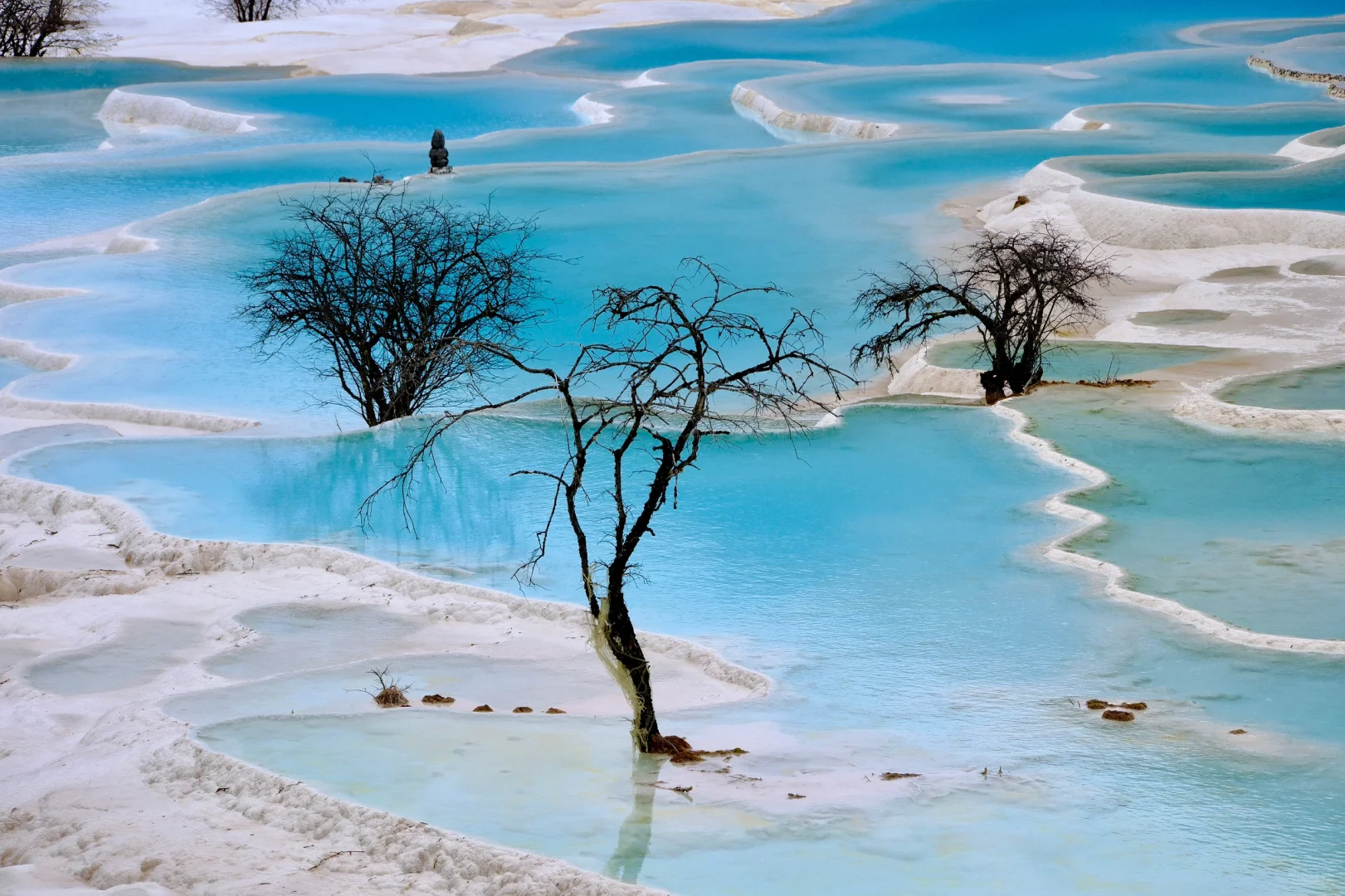 五色湖这阴天都遮挡不住的美貌TAT