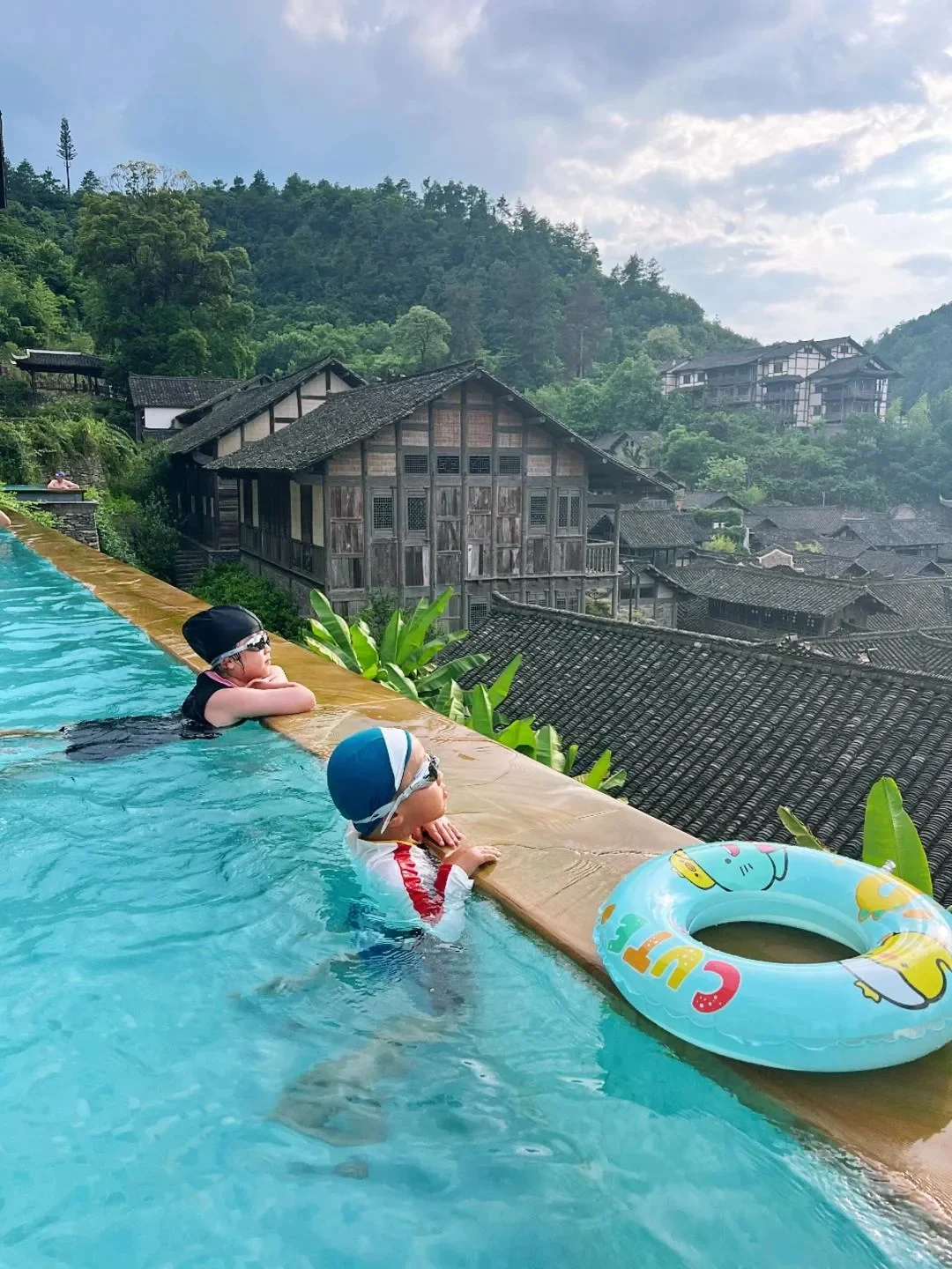 本以为崇左很适合遛娃了，直到去了罗甸！