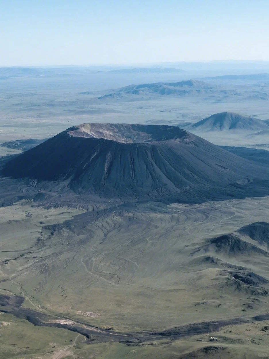 五一避开人挤人❌我选择去火山+沙漠“发疯”🔥