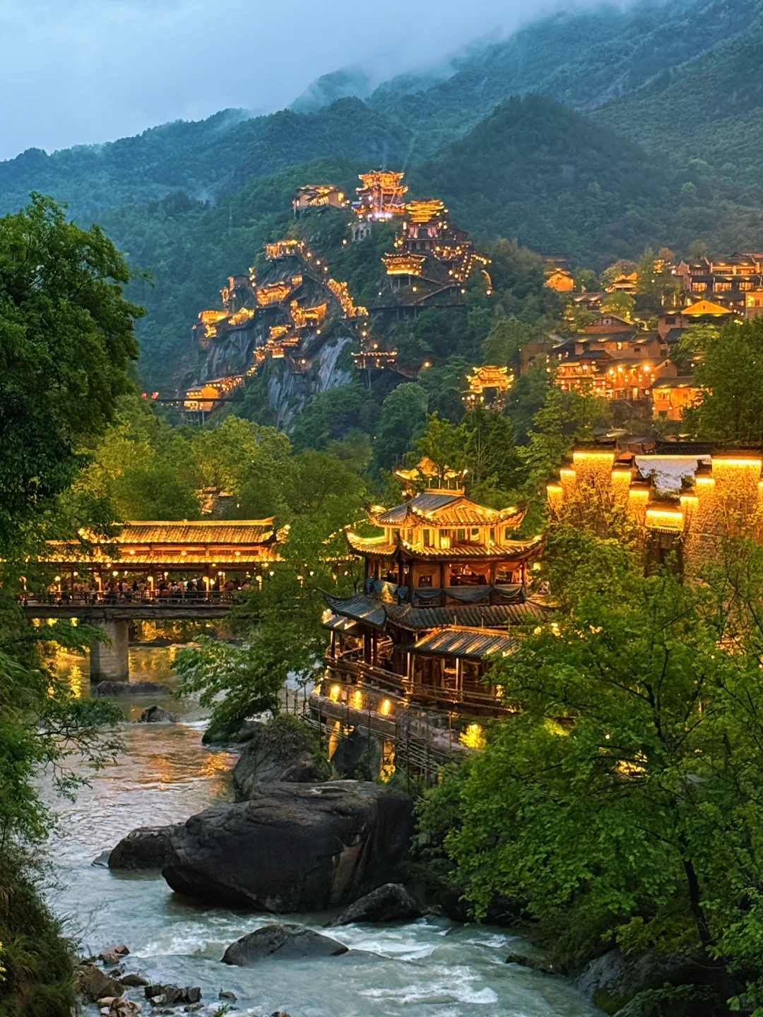 江西上饶望仙谷，夜晚蓝调时刻很美！