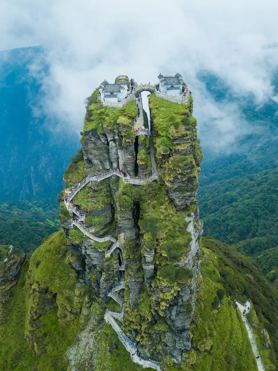 别再挤热门城市了，4月的贵州美到窒息！