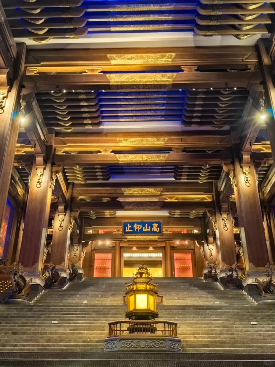 我很少用震撼来形容一个地方，直到去了这里