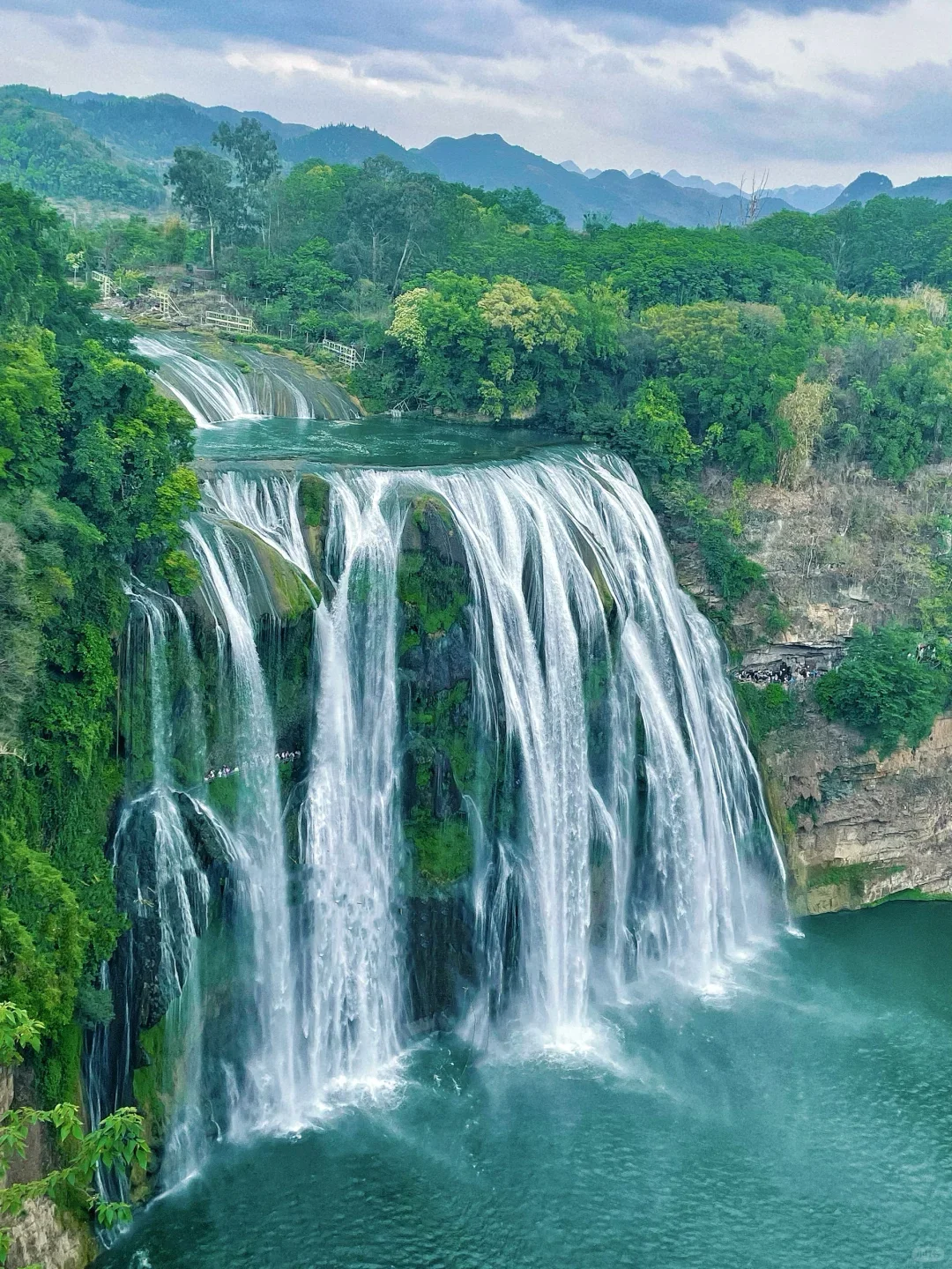 别再挤热门城市了，4月的贵州美到窒息！