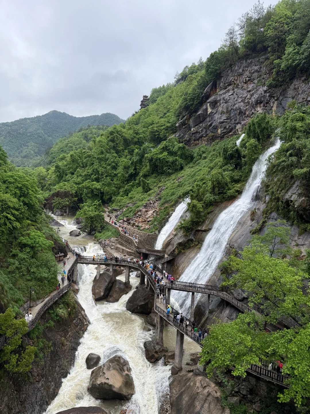 江西上饶望仙谷，夜晚蓝调时刻很美！