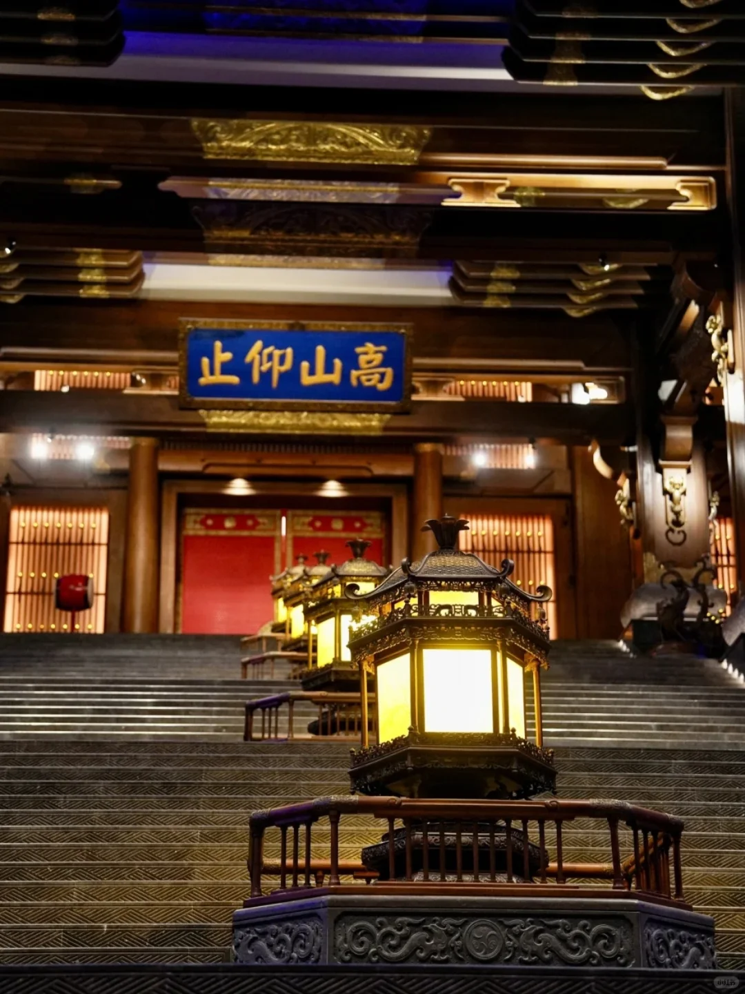 我很少用震撼来形容一个地方，直到去了这里