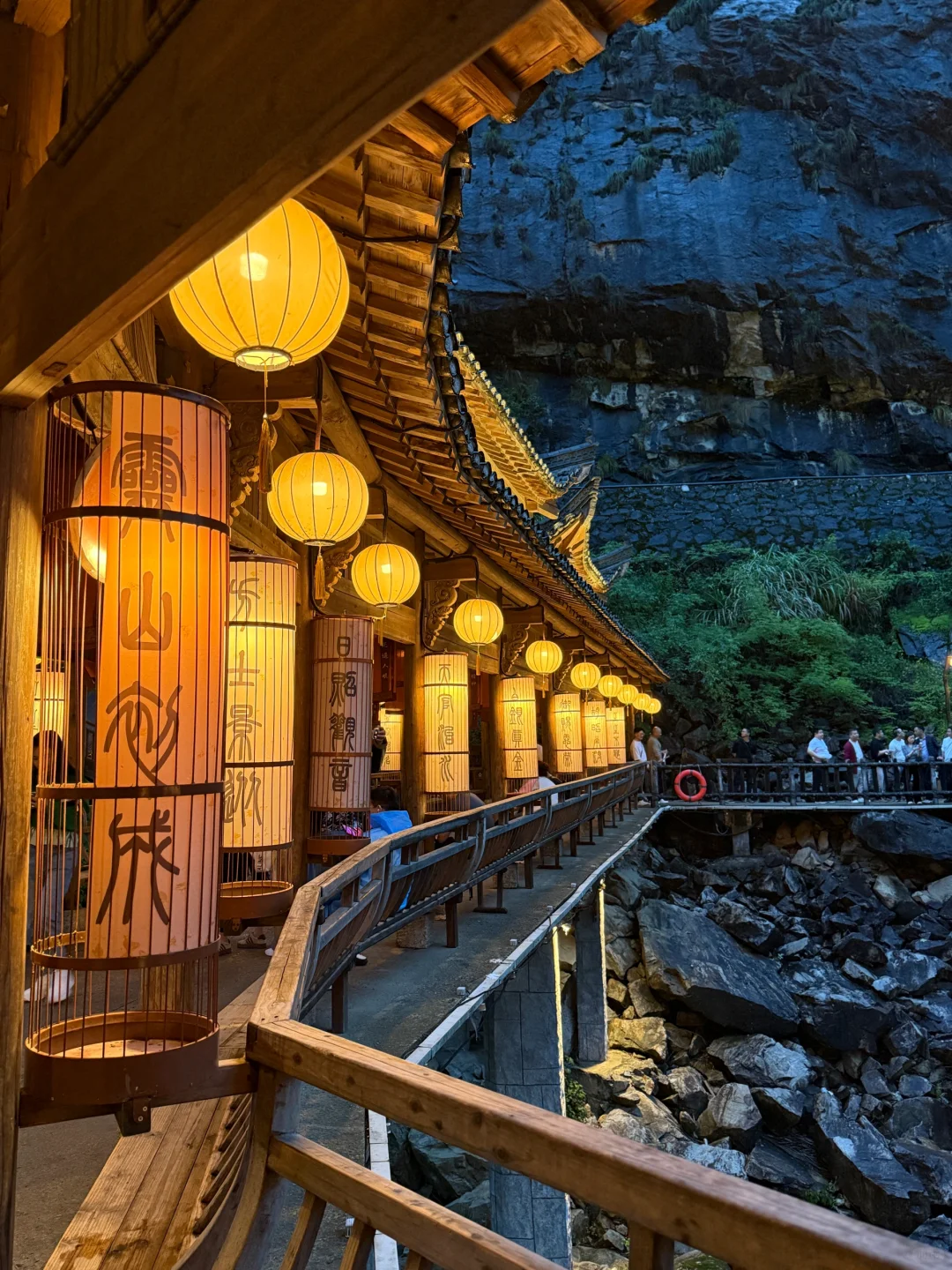 江西上饶望仙谷，夜晚蓝调时刻很美！