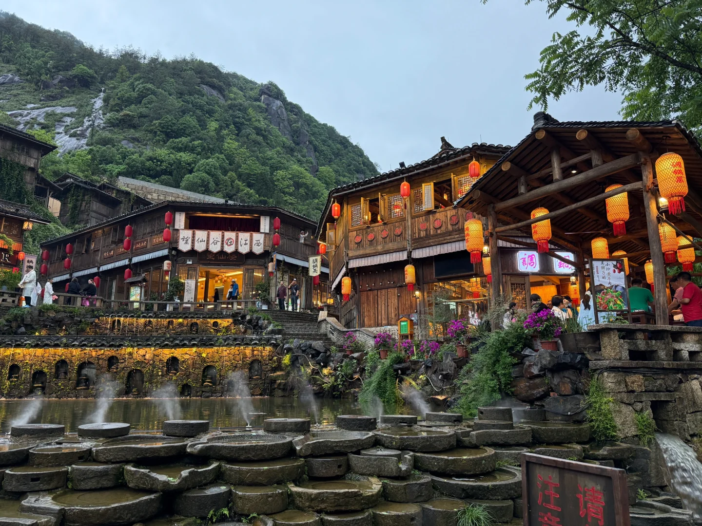 江西上饶望仙谷，夜晚蓝调时刻很美！