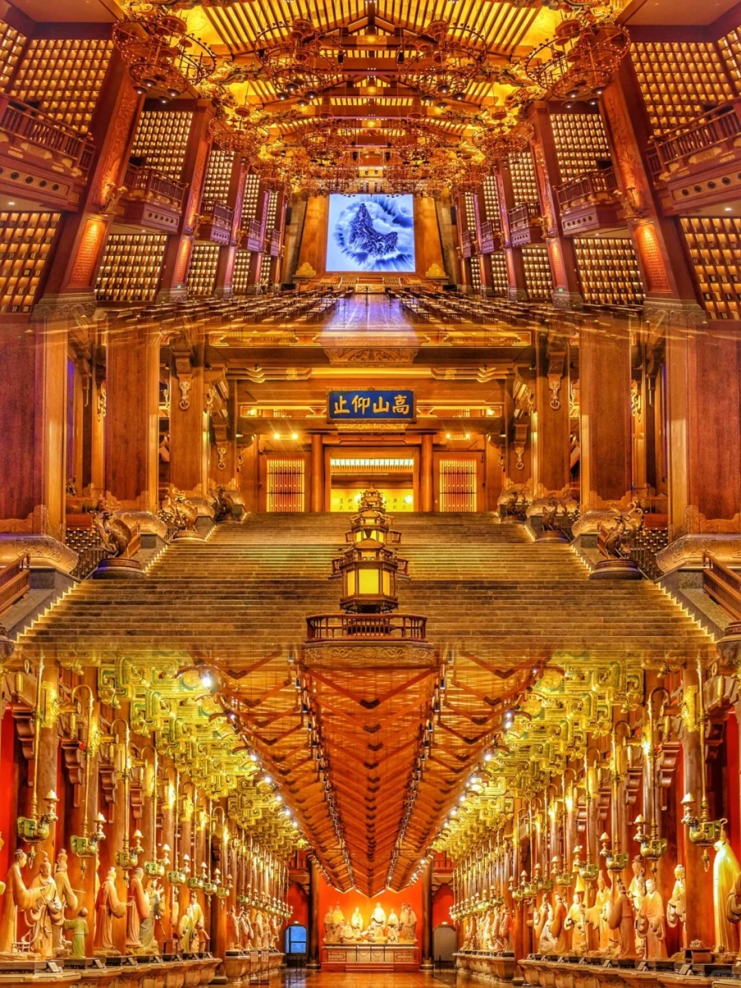 我很少用震撼来形容一个地方，直到去了这里