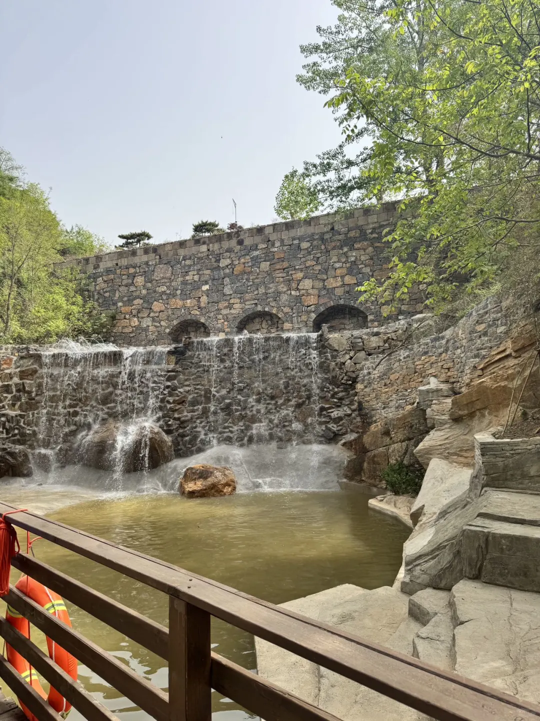 打工人狂喜！100 元在 4A 景区躺平玩一天