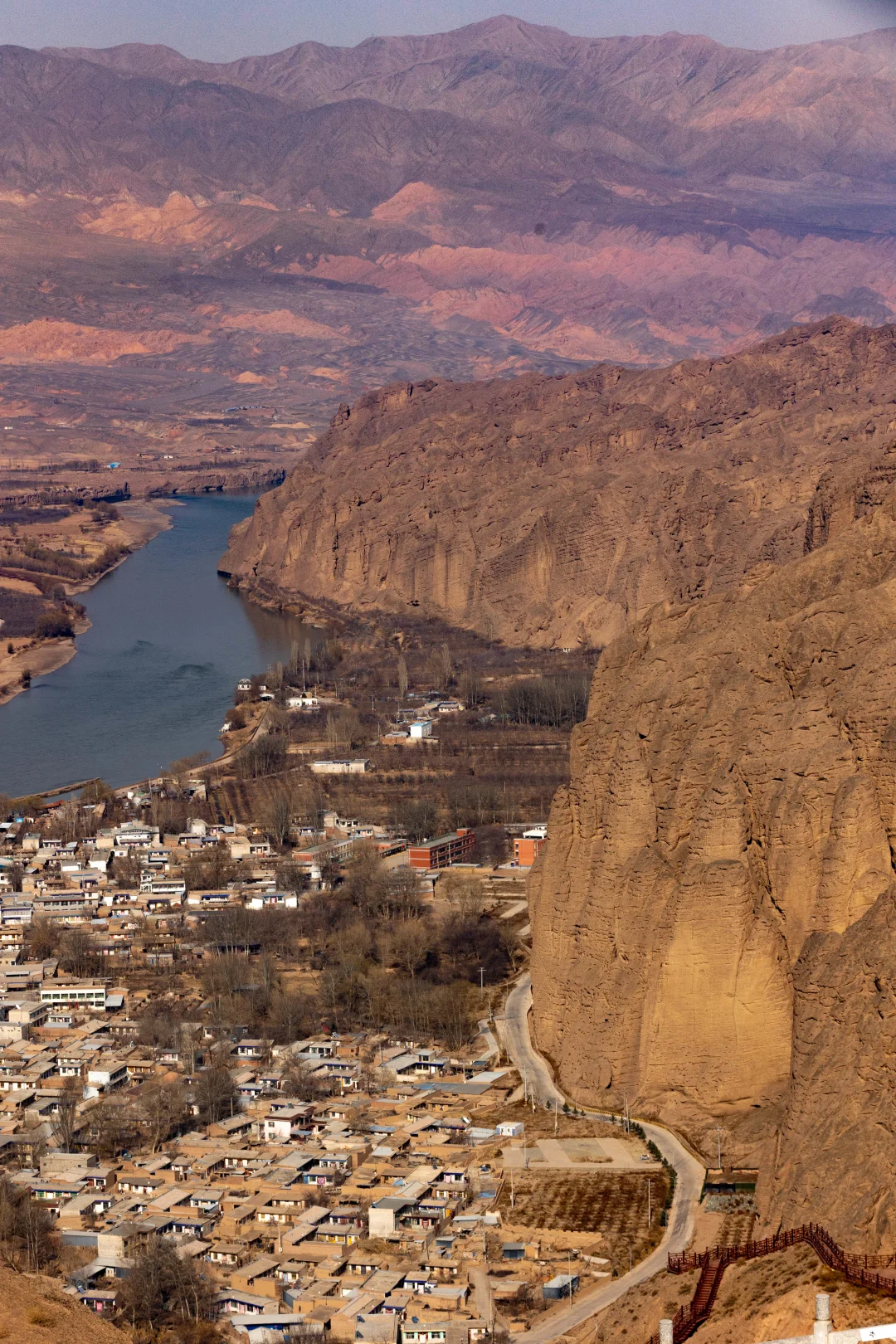 《国家地理》没骗我 现实版一片孤城万仞山