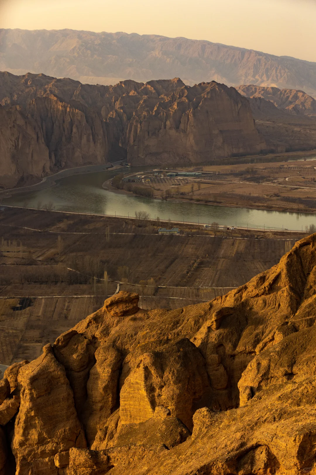 《国家地理》没骗我 现实版一片孤城万仞山