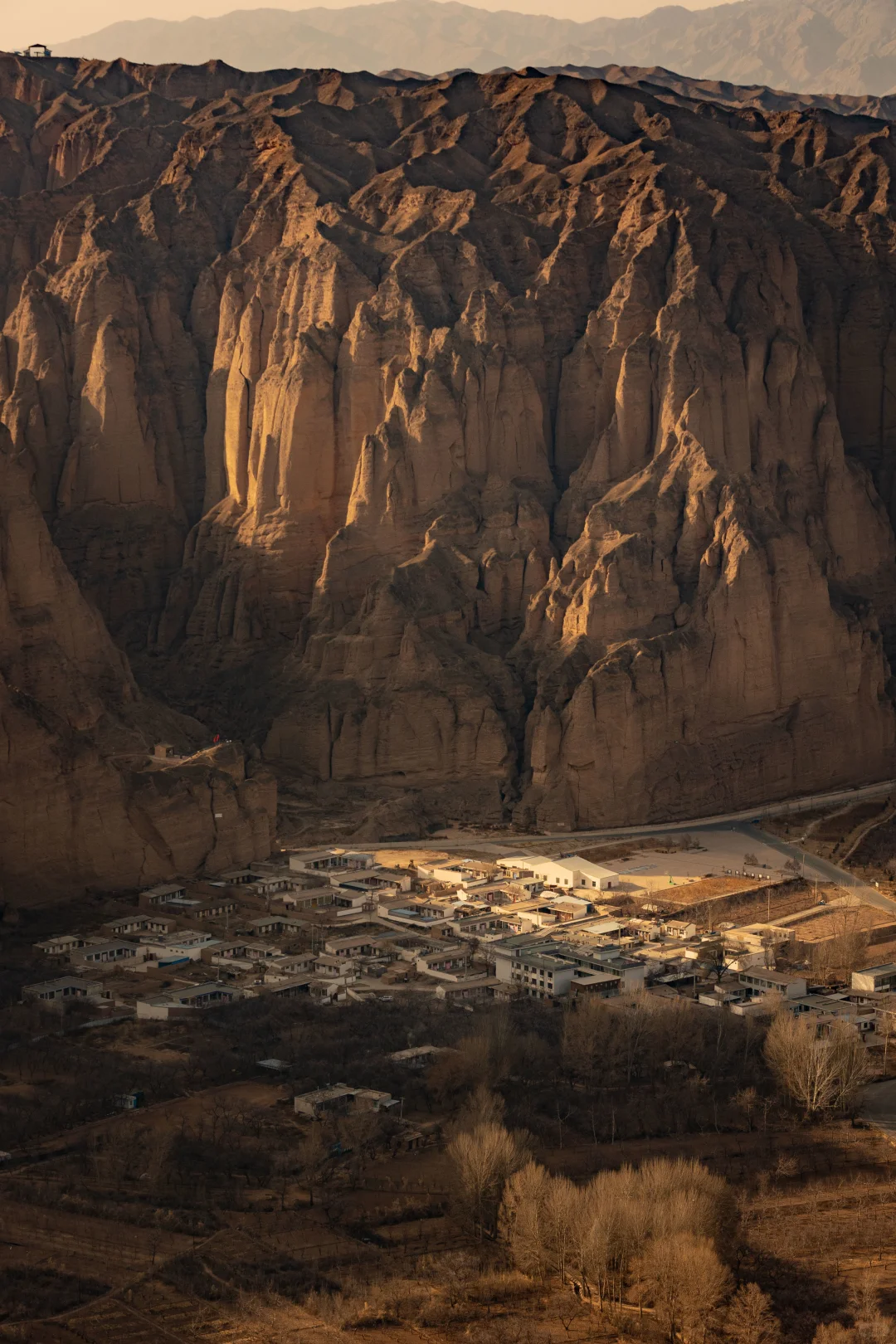 《国家地理》没骗我 现实版一片孤城万仞山