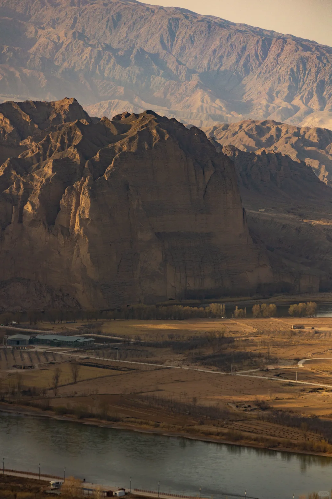 《国家地理》没骗我 现实版一片孤城万仞山