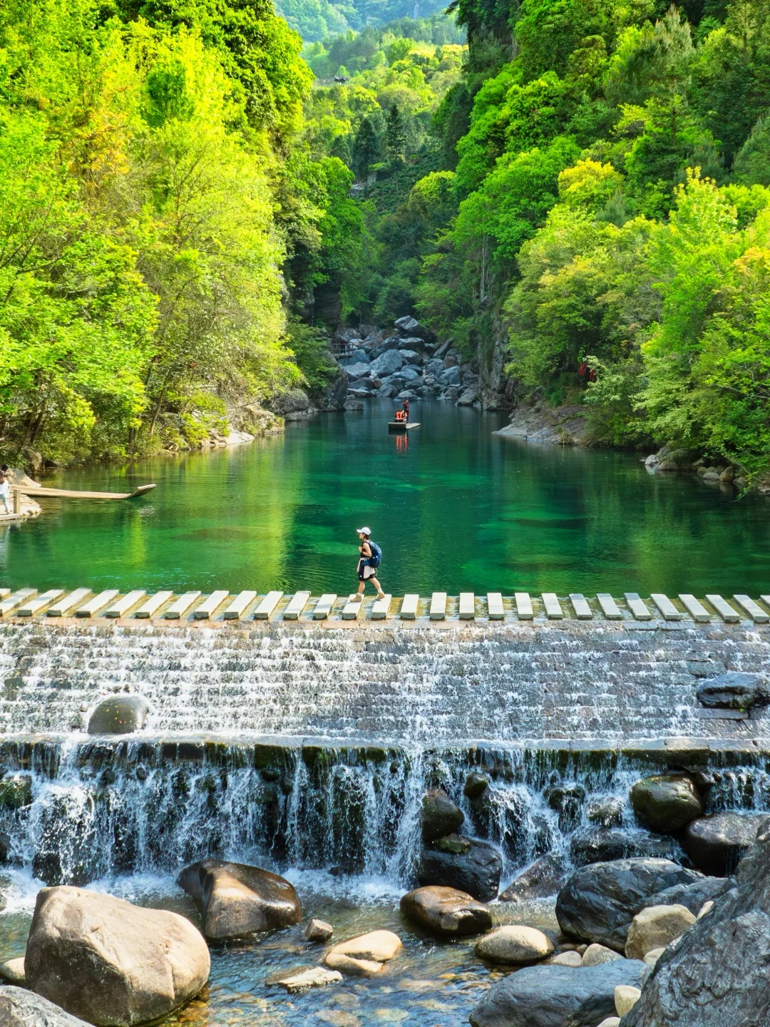 岳飞真的没骗我｜这里的湖上天路美爆了